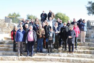 Photo of الفايز: مدراء الحج المسيحي في فرنسا سفراء للأردن في أوروبا