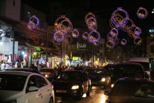 Photo of أجواء احتفالية بعيد الفطر في وسط البلد بالعاصمة عمّان (فيديو)
