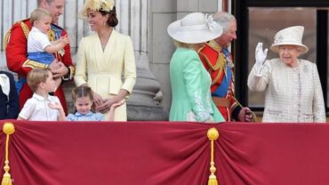 Photo of احتفالات يوبيل الملكة.. هؤلاء فقط في شرفة باكنغهام