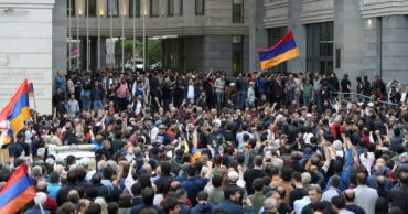 Photo of أرمينيا: المعارضة تغلق مبنى وزارة الخارجية