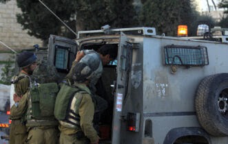 Photo of الاحتلال يعتقل 14 فلسطينيا بالضفة الغربية والقدس المحتلة
