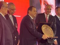 Photo of محافظ البنك المركزي السابق يفوز بجائزة المؤتمر المصرفي العربي