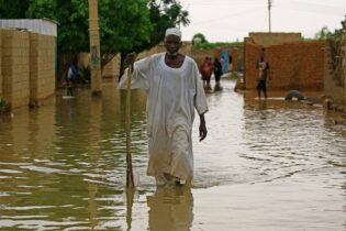 Photo of 52 وفاة جراء السيول والأمطار في السودان