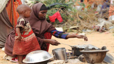 Photo of تقرير أممي: أزمة الغذاء العالمية تشدد قبضتها على 19 “بؤرة جوع ساخنة”