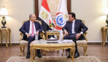 Photo of سفير الأردن بالقاهرة يبحث تعزيز التعاون مع وزير الصحة المصري