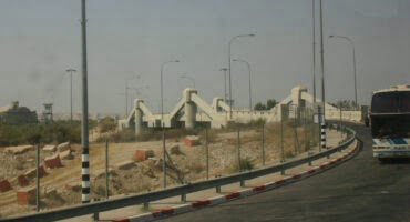 Photo of وزير النقل: 4 أعوام لتنفيذ عطاء تأهيل جسر الملك حسين