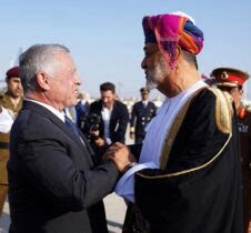 Photo of سياسيون: الملك يواصل تعزيز التعاون والعمل العربي المشترك