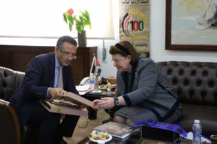 Photo of وزير السياحة يلتقي وزيرة الثقافة والرياضة اليونانية