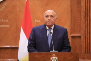 Photo of وزير الخارجية المصري: التحديات تعزز الحاجة إلى مزيد من التعاون