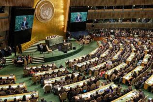 Photo of الجمعية العامة للأمم المتحدة تعتمد مشروع حول مساعدة الشعب الفلسطيني.