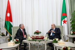Photo of الملك والرئيس تبون يعقدان مباحثات في الجزائر