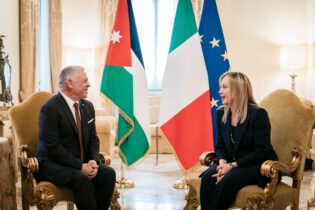 Photo of الملك يبحث مع رئيسة وزراء إيطاليا مستجدات الشرق الأوسط