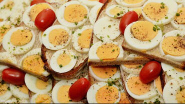 Photo of هل يؤثر البيض على صحة القلب؟.. دراسة تقدم إجابة غير متوقعة