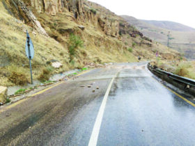 Photo of تحذير للسائقين من سلوك طريق وادي شعيب